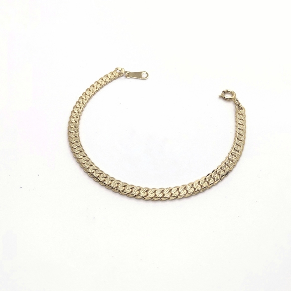 Claire's Jewelry - 🔴 15/$25. Claire's Gold Fashion Bracelet